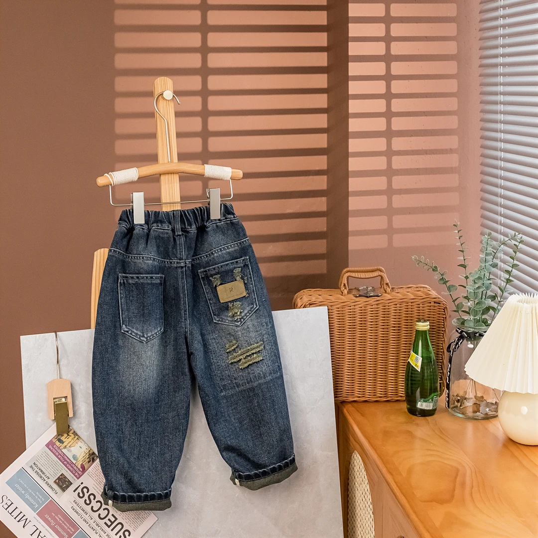 儿童秋季新款男童牛仔裤宽松韩版潮酷破洞牛仔长裤W698