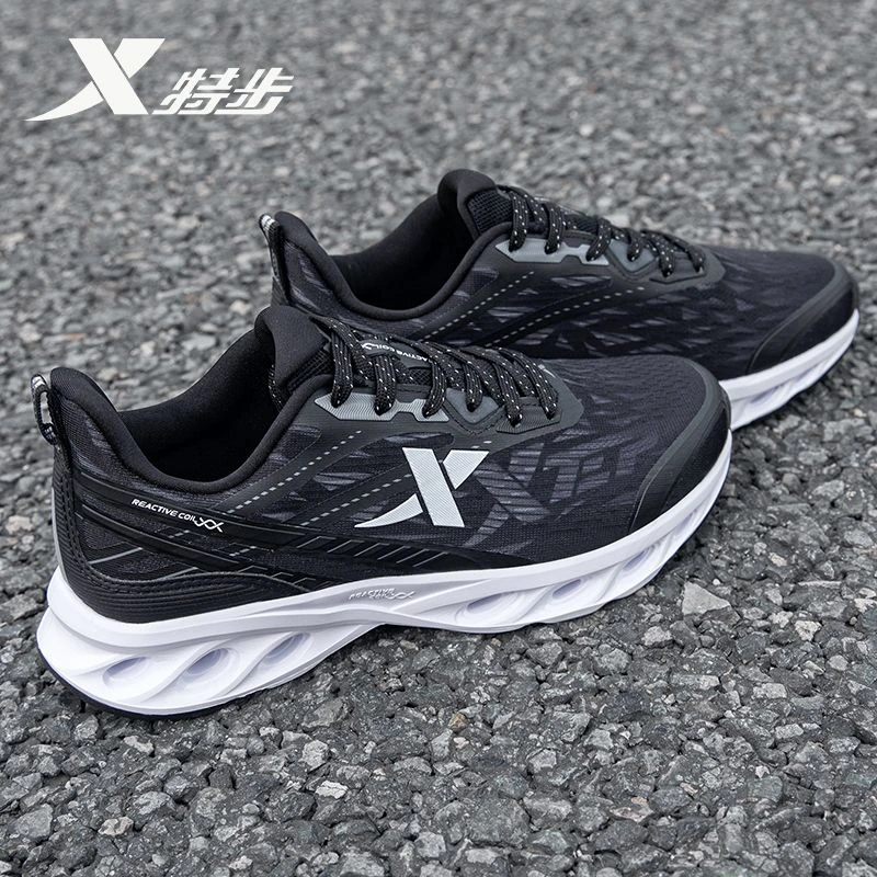 特步冬季黑色跑鞋男款超轻薄运动鞋2024新款男鞋网面透气跑步鞋男