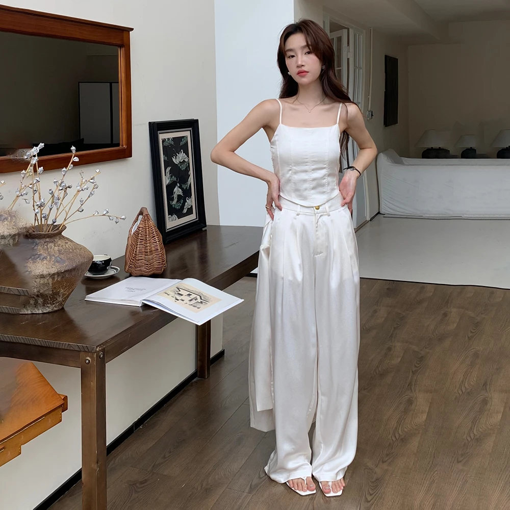 吊带显瘦气质性感夏季时尚外穿法式小众垂感白色