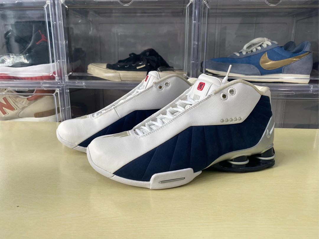 42.5码/耐克shox bb4白黑2012版/全新原盒