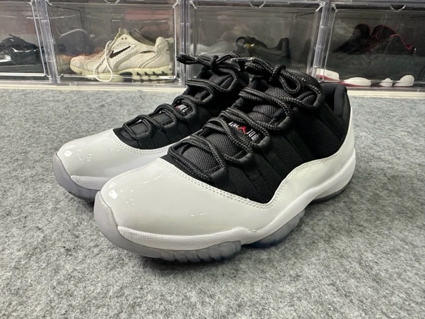 42码/aj11黑白篮球鞋/全新原盒/公价3462