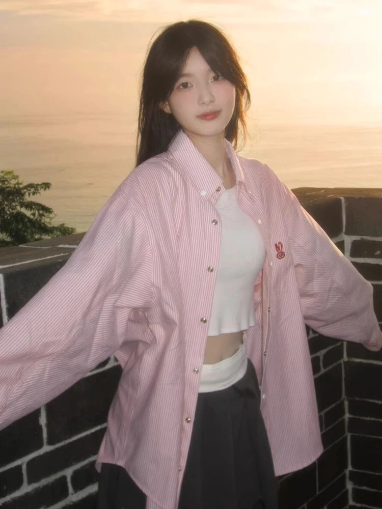 美式粉色Polo领条纹衬衫女秋季中长款开衫外套宽松设计感纽扣衬衣