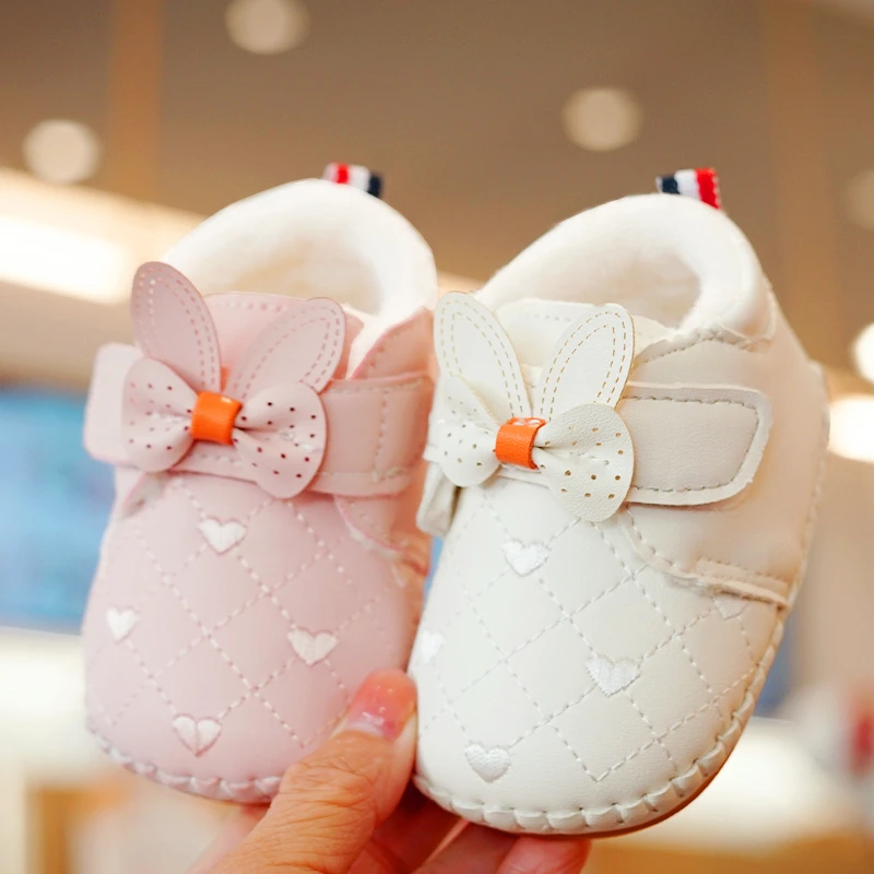 婴儿鞋子软底防滑冬季加绒加厚女宝宝鞋子0-1岁学步鞋雪地靴保暖