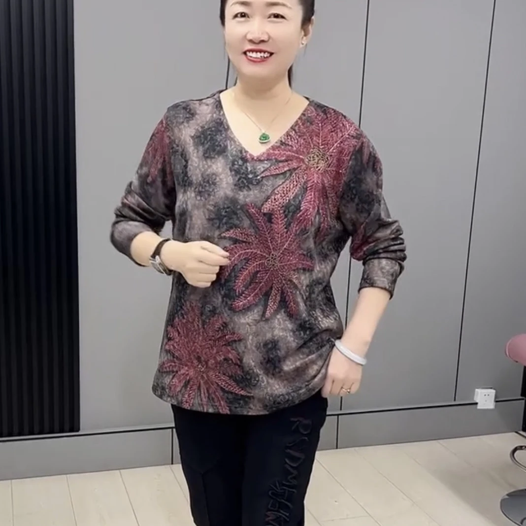 中老年妈妈高档V领小衫重工烫钻定位花长袖洋气显气质百搭时尚衫