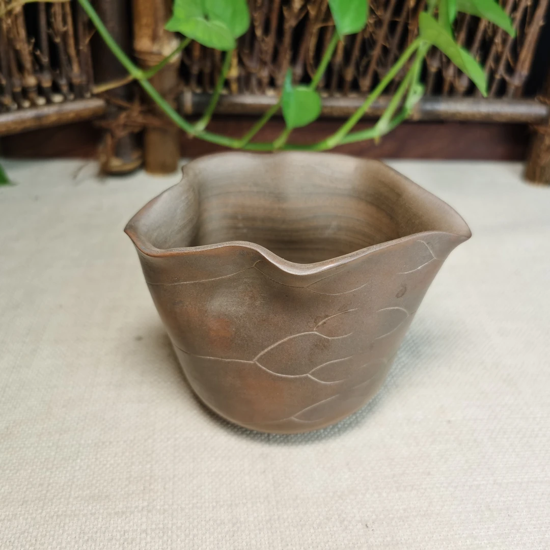 个性手拉形变公道杯 钦州坭兴陶特色公杯 陶瓷分茶器200毫升 线刻