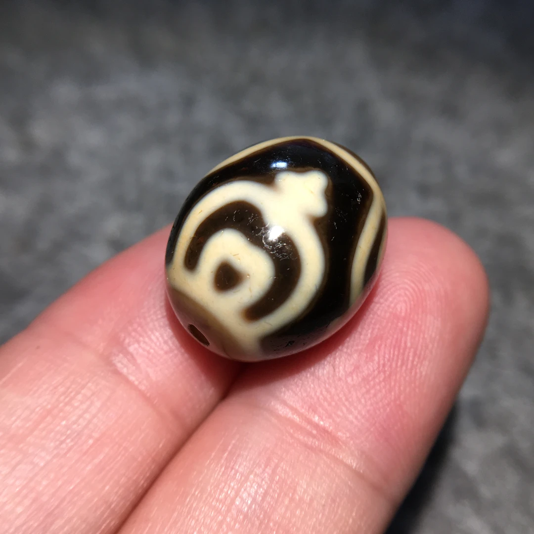 【吉珠甄选】牙黄宝瓶莲花上肯精品椭圆玛瑙吊坠