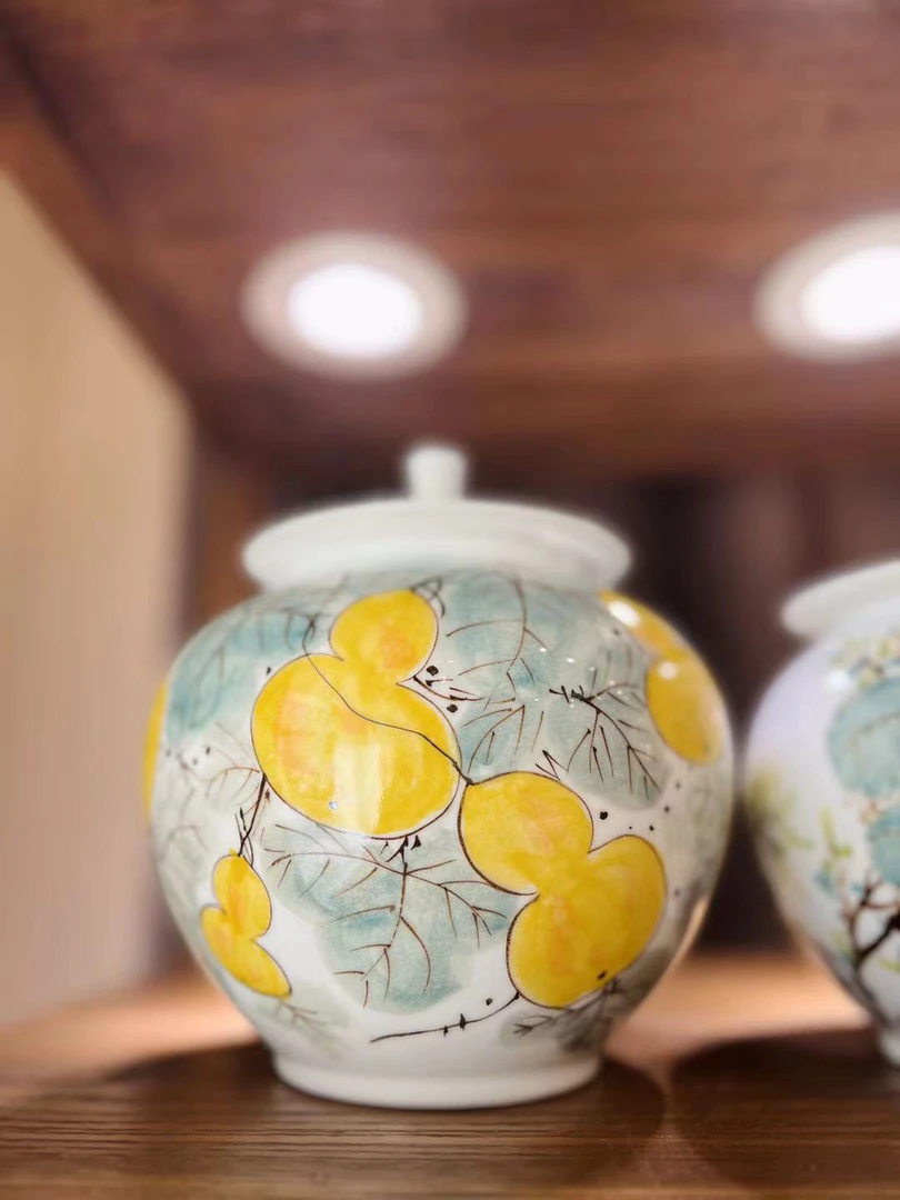 釉中彩手绘茶叶罐儿