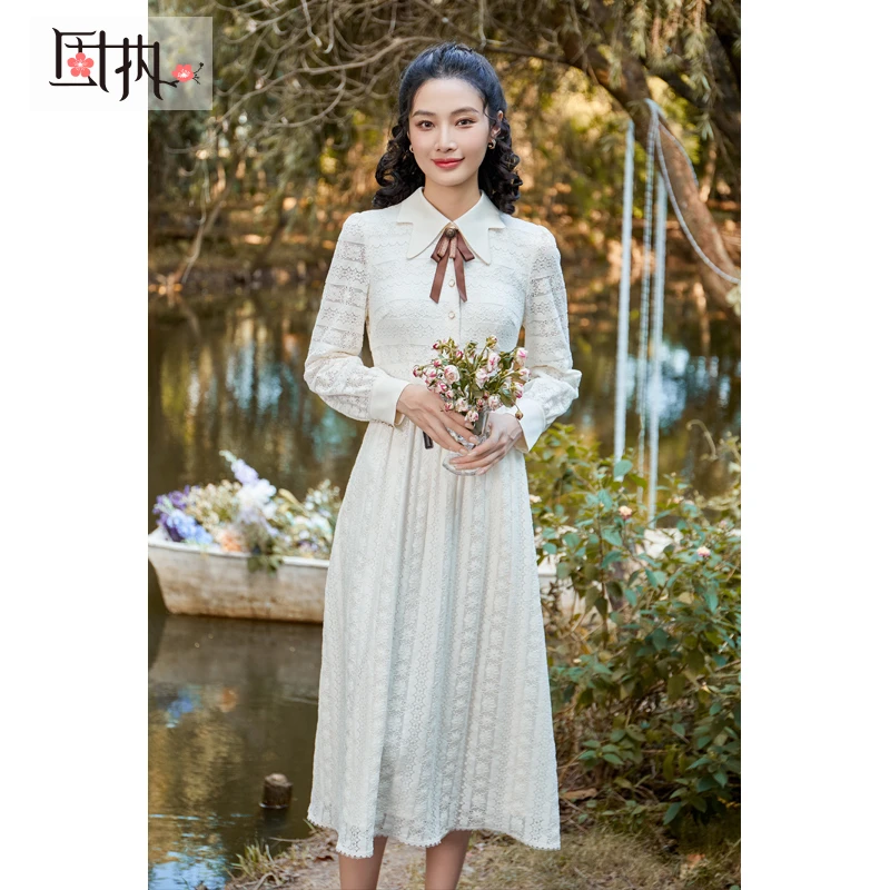 固执新款学院风长袖蕾丝连衣裙80133LQ08415