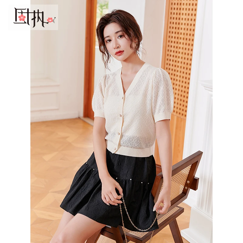 固执夏季新款欧式复古短袖v领针织衫女装80132MY08100上衣气质