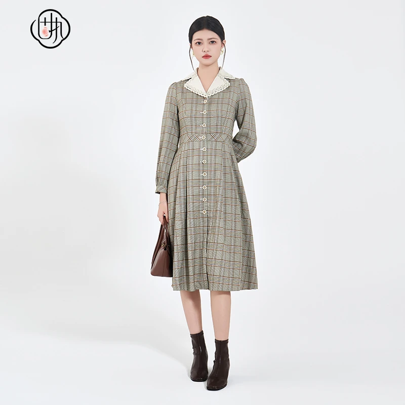 【诗语专属】固执秋季女装复古翻领格子排扣中长连衣裙40903LQ05547