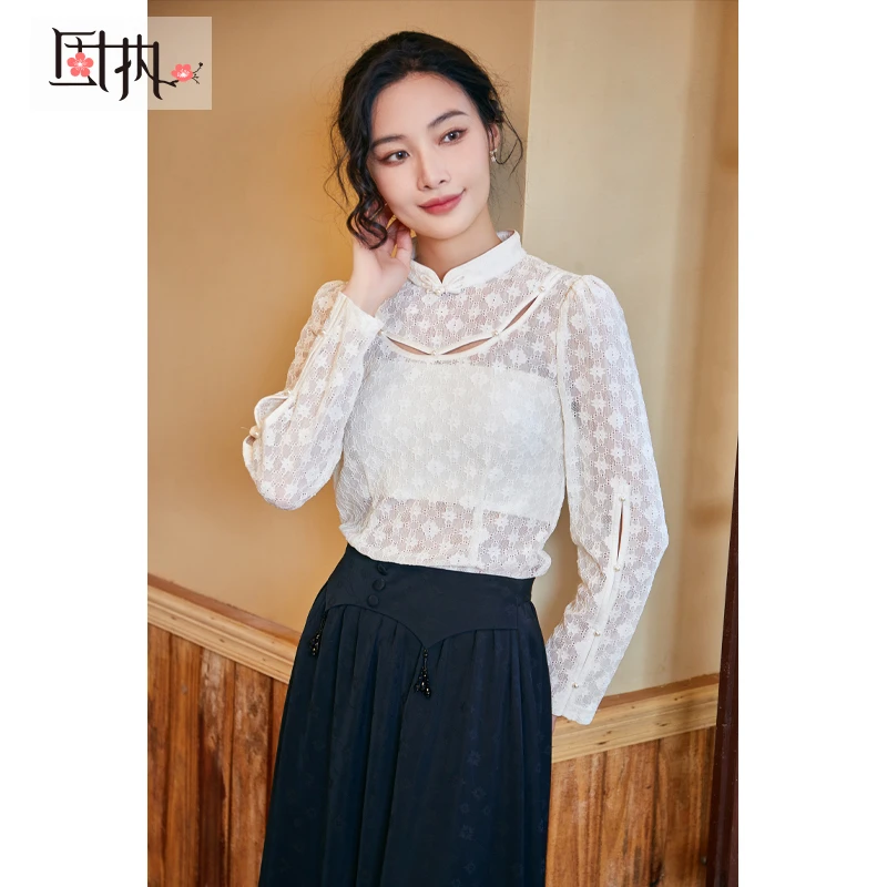 【诗语专属】固执秋季新款中式立领钉珠镂空长袖蕾丝衫10833SY08393