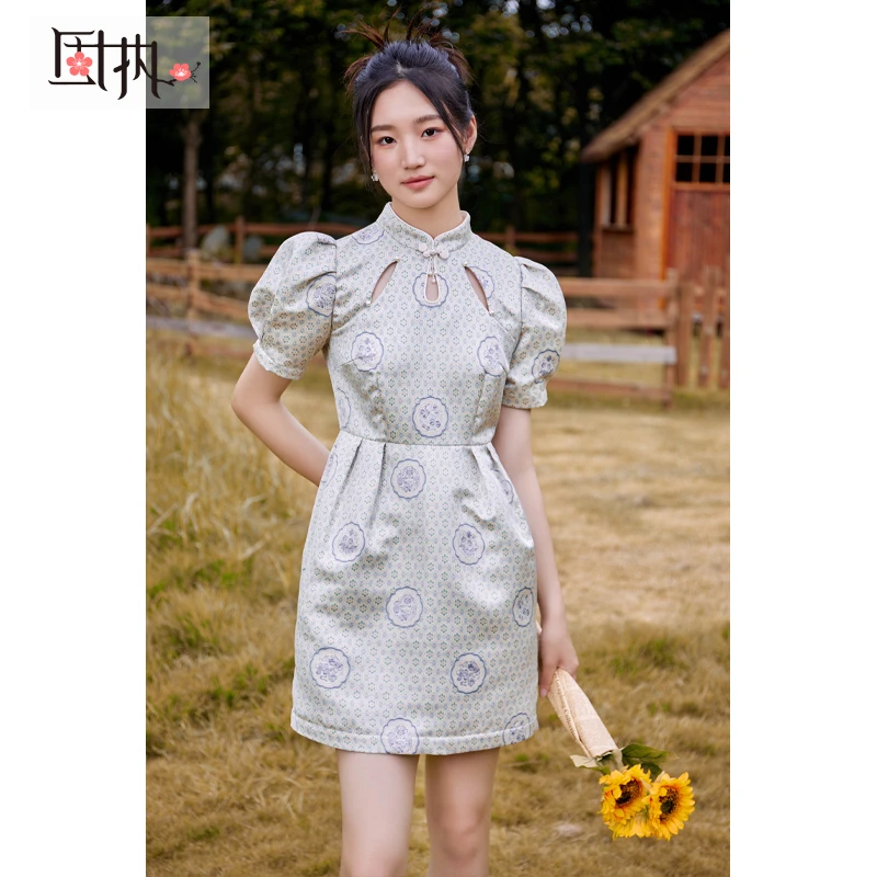 【芊芊专属】固执秋季新款中式提花镂空短袖短款连衣裙42133LQ08242