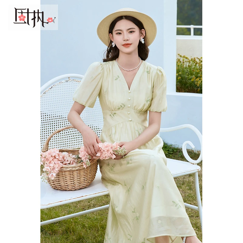 固执夏季新款气质v领刺绣短袖长款连衣裙40932LQ08176