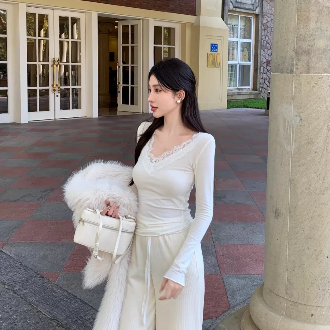 纯欲感蕾丝拼接领长袖秋冬打底衫女温柔风内搭弹力V领绒感T恤上衣