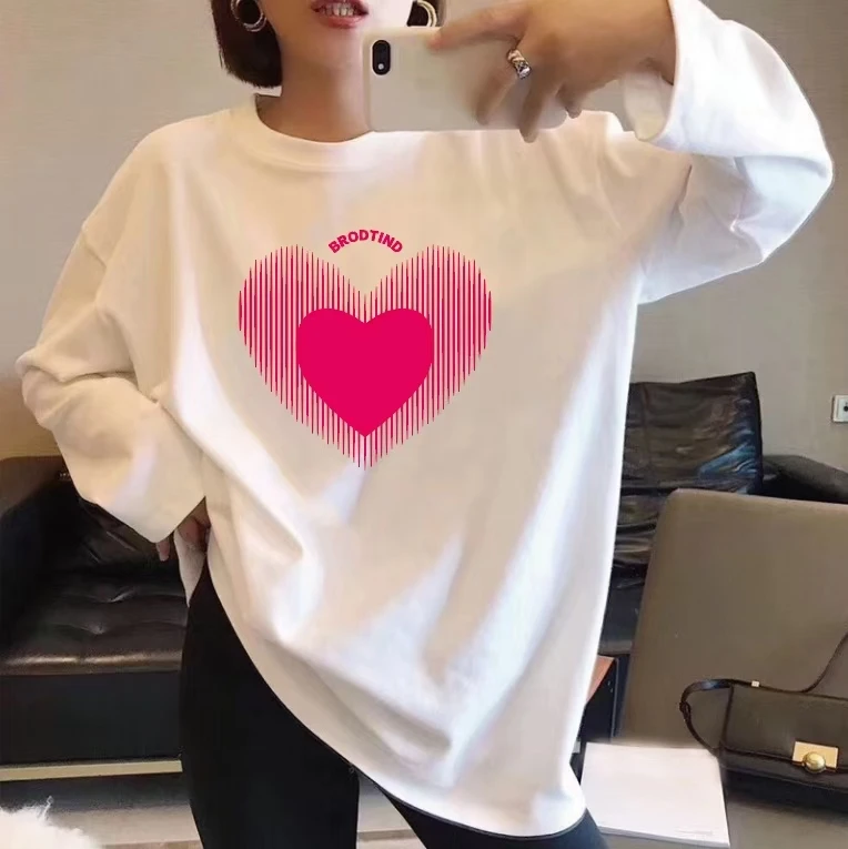 【芳芳惊喜】2024款春秋长袖T恤潮流印花长袖打底衫情侣款--粉色心