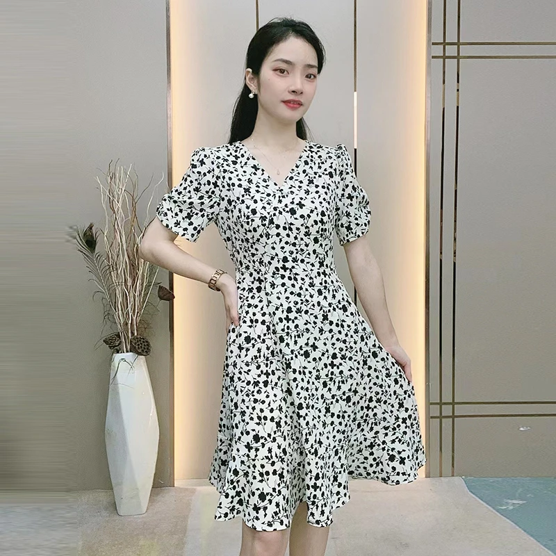 法式小个子碎花连衣裙女高档气质时尚夏季裙子春夏超显瘦中长裙