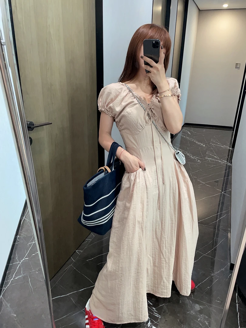 赫本小黑裙收腰褶皱高级感长款连衣裙