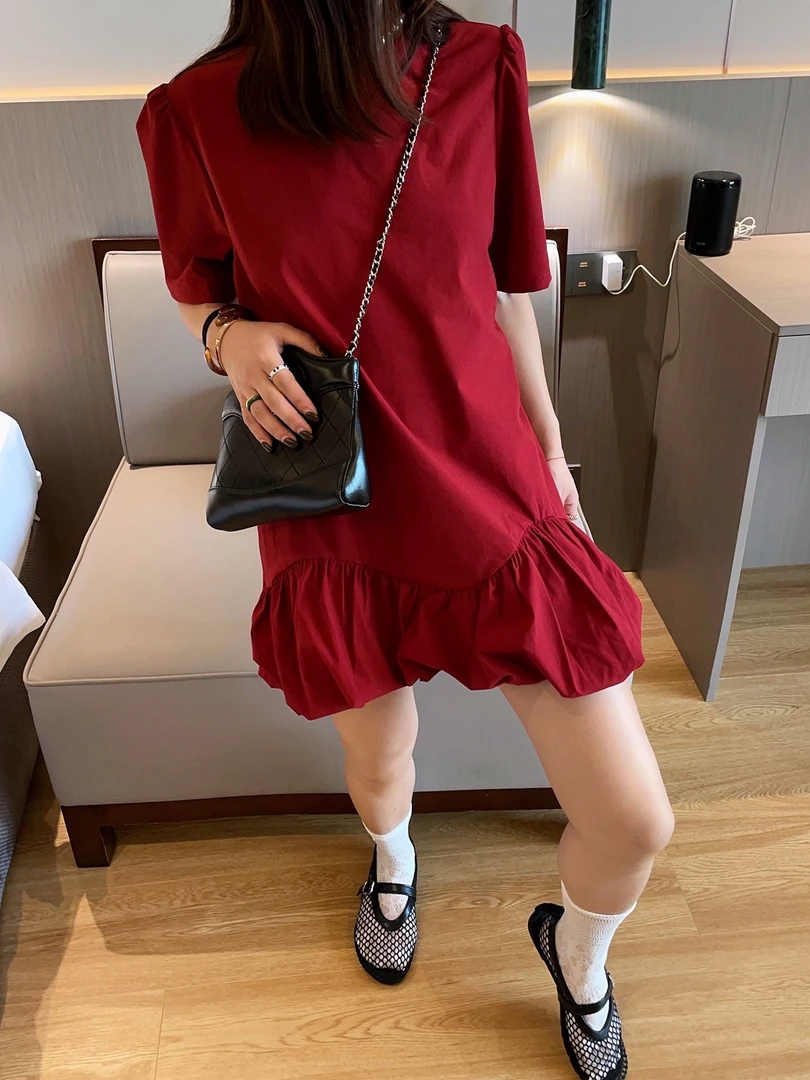 韩版褶皱蓬蓬荷叶边底摆圆领棉质连衣裙