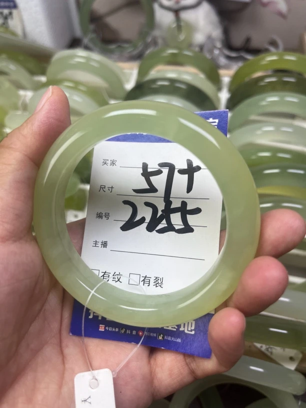 57纯天然岫玉玉镯子