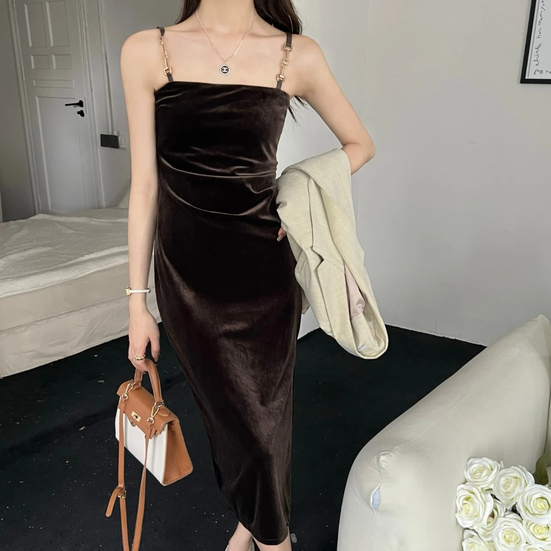 百搭！秋冬皮扣绳丝绒吊带裙