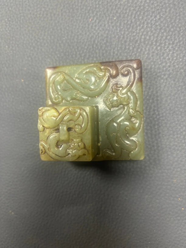 精美天然和田玉摆件