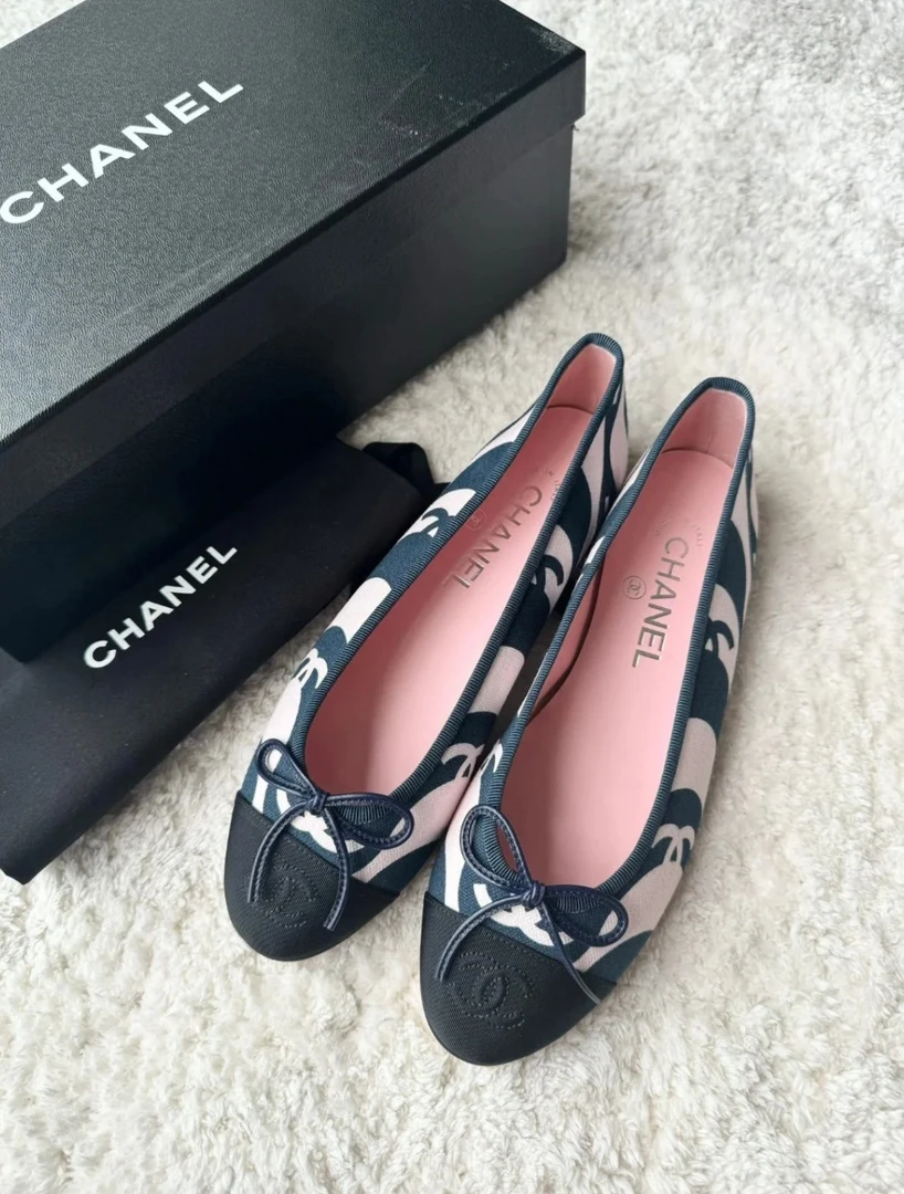 全新未使用 Chanel/香奈儿 蓝粉色帆布印花芭蕾舞鞋35.5码