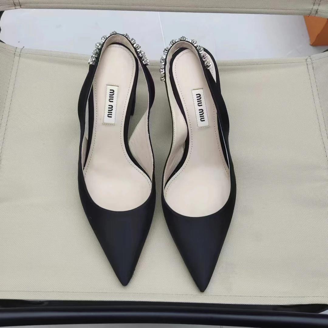 99新 MIU MIU/缪缪 miumiu尖头镶钻小高跟