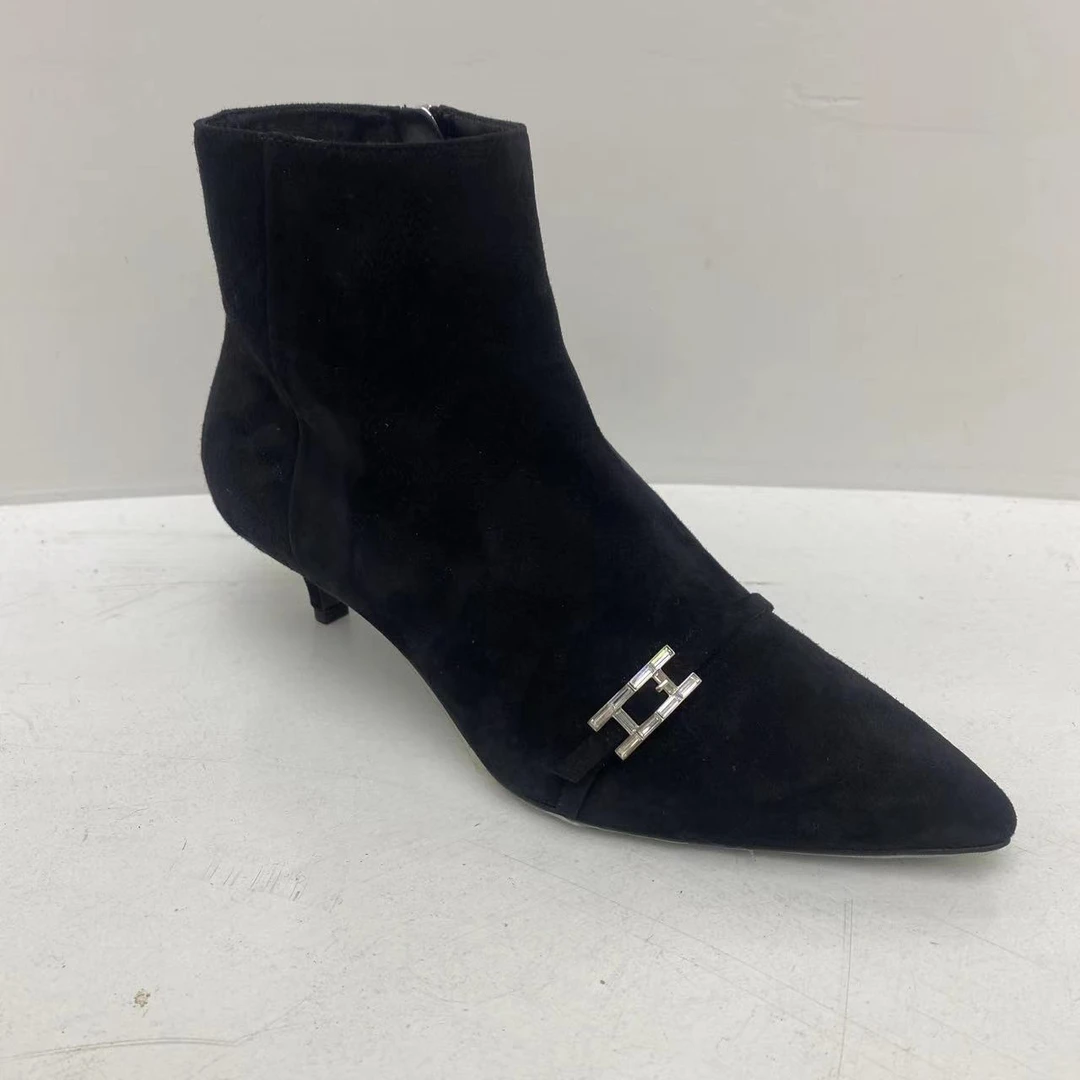 全新未使用 Hermes/爱马仕 黑色短筒冬季低跟鞋/35.5