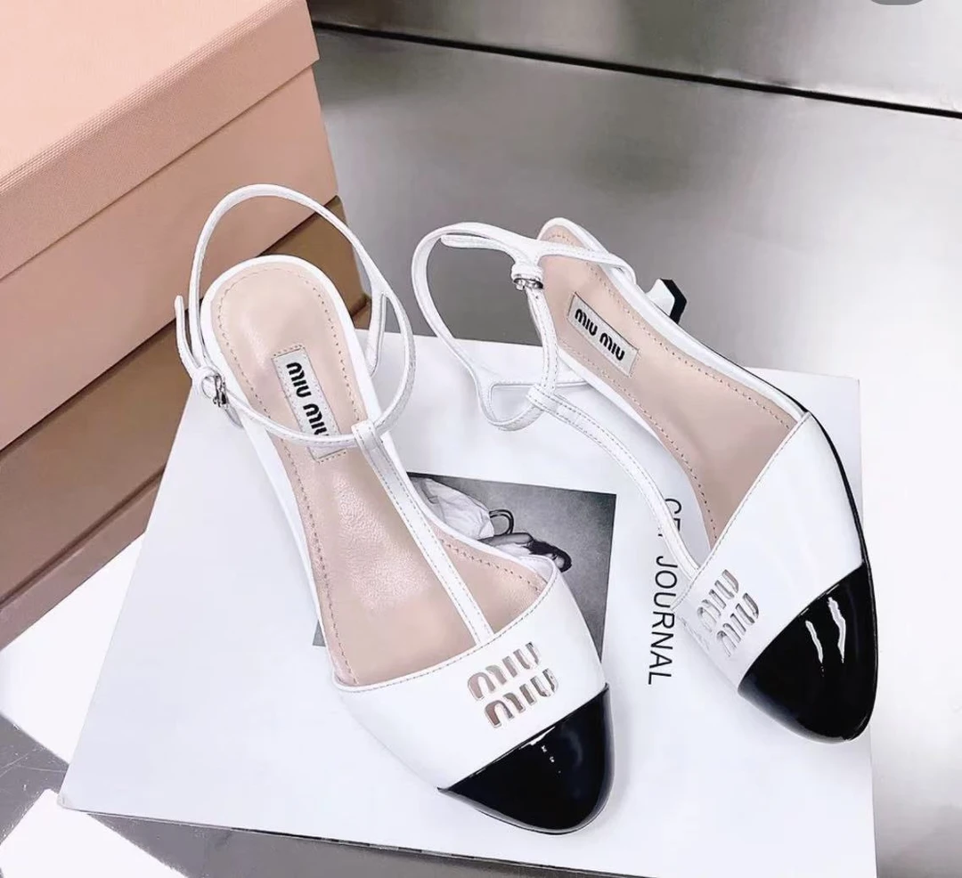 全新未使用 MIU MIU/缪缪 miumiu黑白拼色小猫跟/35.5码