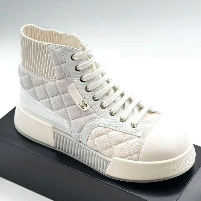 全新未使用 Chanel/香奈儿 白色双C菱格纹厚底鞋/37.5码