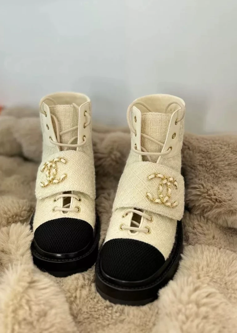 全新未使用 Chanel/香奈儿 黑白粗花呢菱格编织马丁靴短靴35.5码