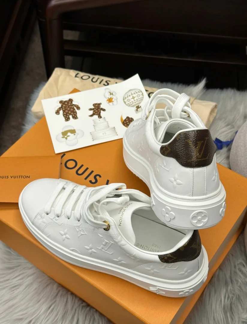 99新 LouisVuitton/路易威登 lv白色logo小板鞋37.5码