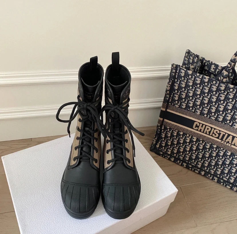 99新 DIOR/迪奥 走秀款贝壳头军绿色刺绣短靴马丁靴36码