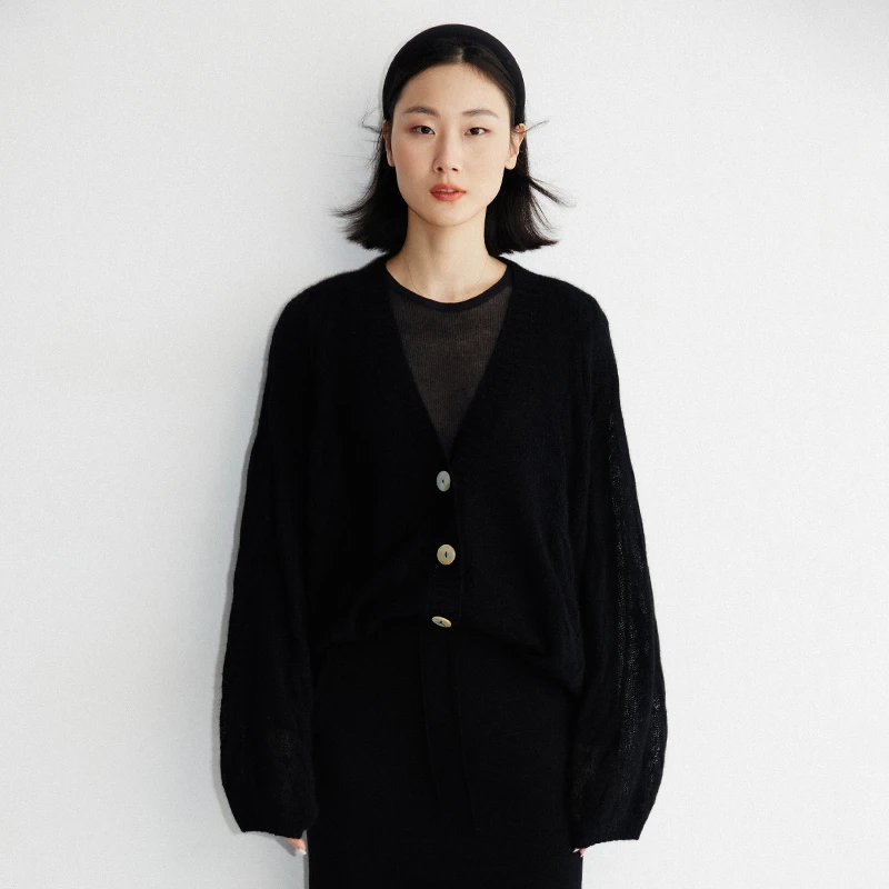 小虫新西兰进口云端帚尾袋貂羊绒复古麻花V领针织衫女-TE3QMZ128