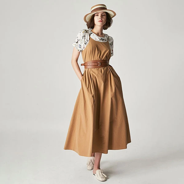 小虫春夏纯色时尚简风宽松气质高级感A字吊带连衣裙女-TE1XLY079