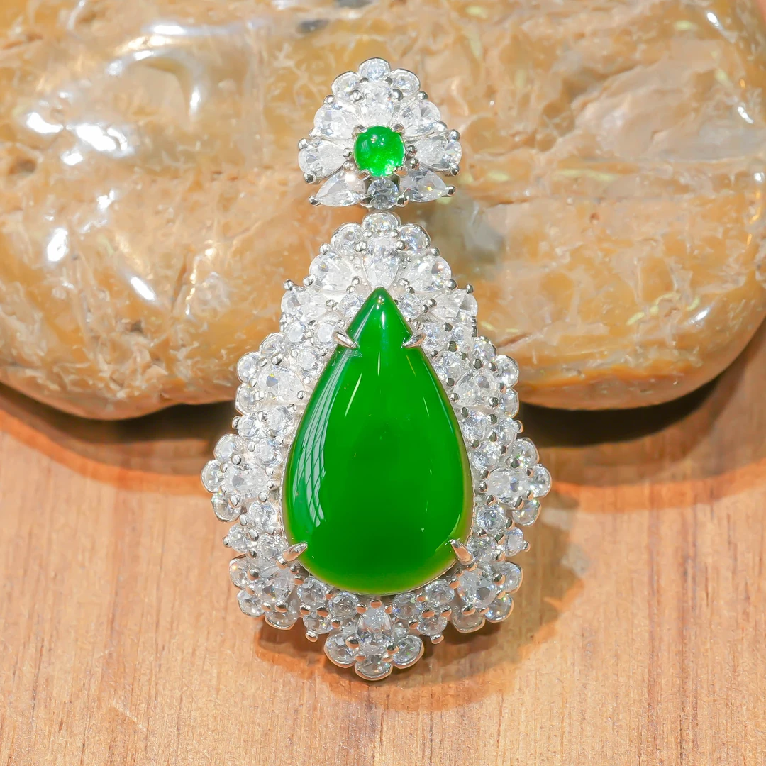 天然A货翡翠水滴精美吊坠多样性发不含链时尚气质精致百搭豪镶