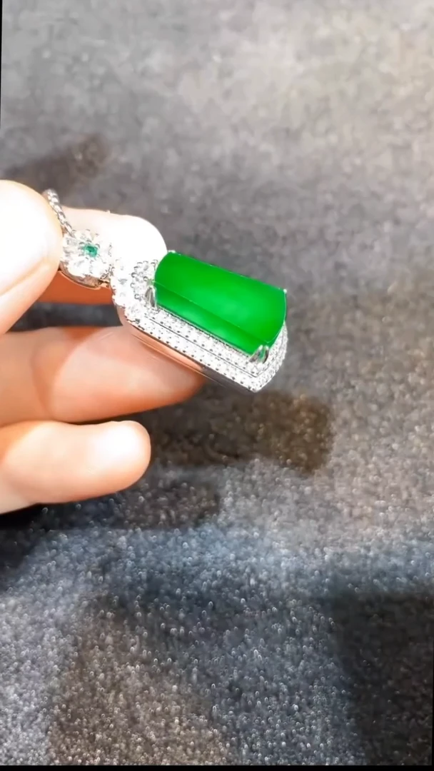 【闪购商品】翡翠吊坠(不含链)未镶嵌多样性发货其一不含链