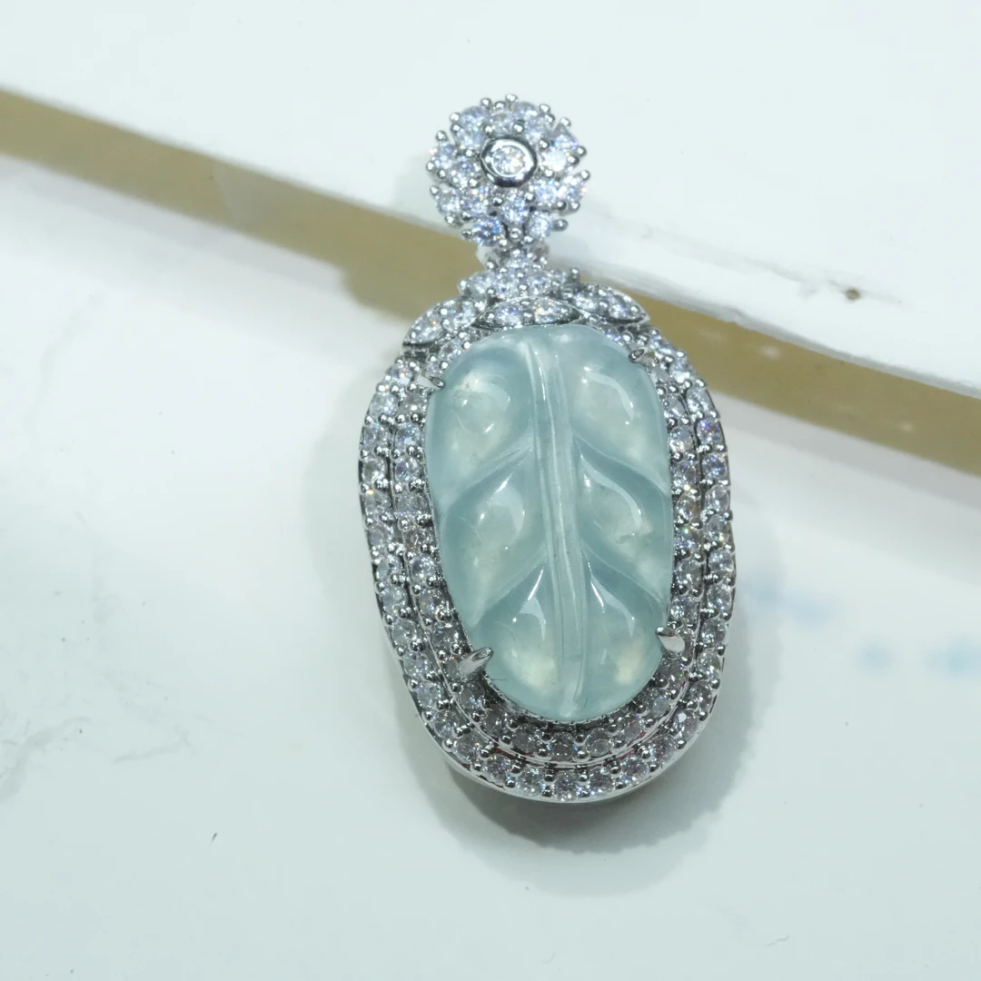 天然A货翡翠叶子镶嵌吊坠吊坠不含链精致时尚坠链多样性发其一