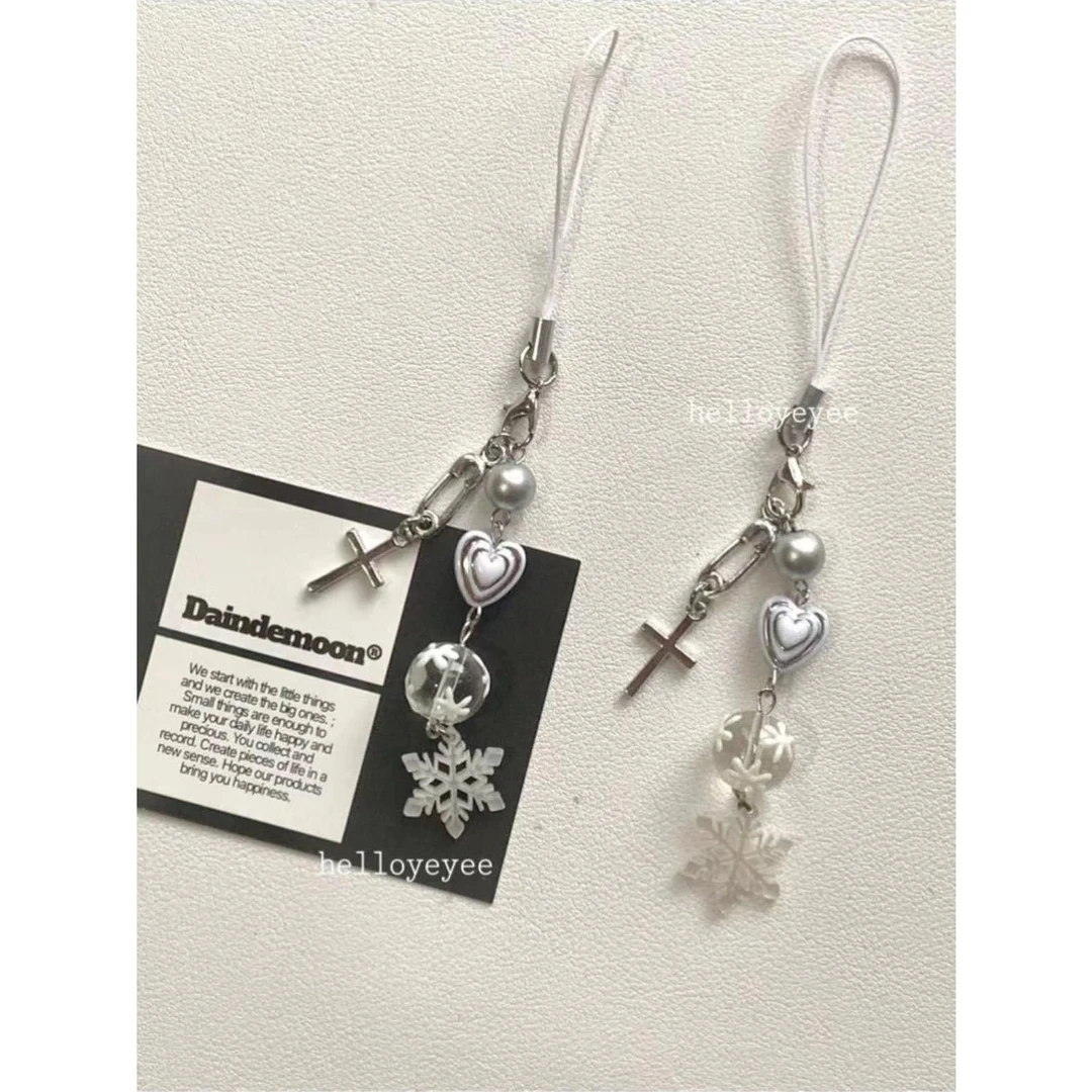 helloyeyee雪花纯洁冬日挂件手机链爱心十字架纯白串珠卡册书包链