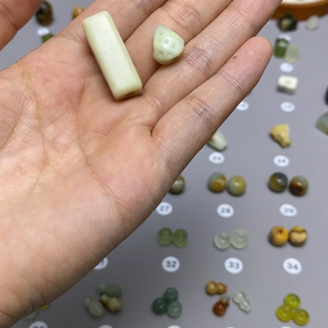 蛇纹石玉配饰合金一****