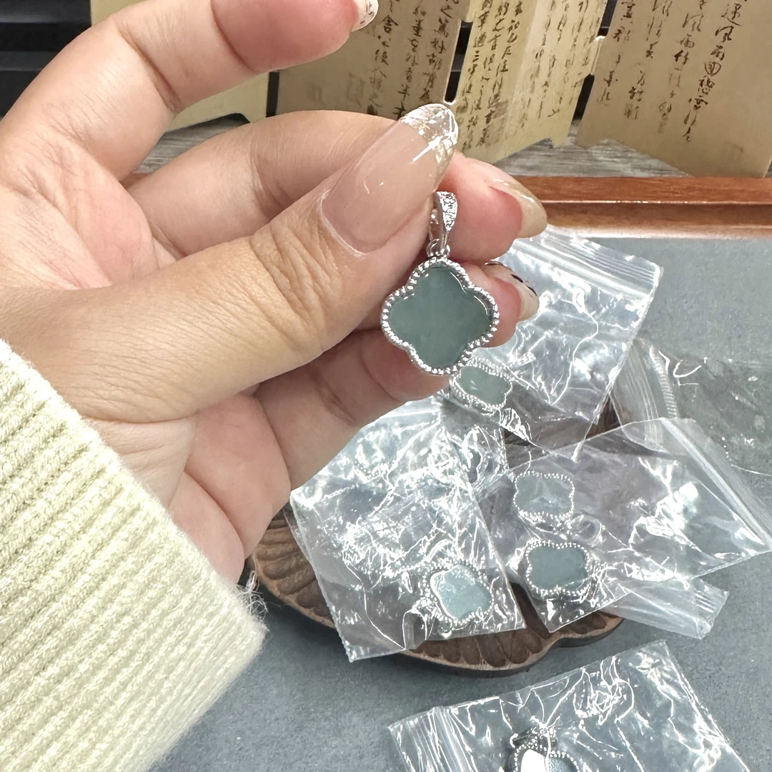 冰透翡翠银边四叶花吊坠（多样性发一件）DZ-1171