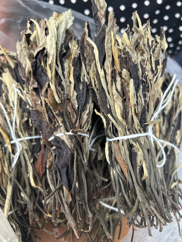 云南普洱茶  特级把把茶（白茶）