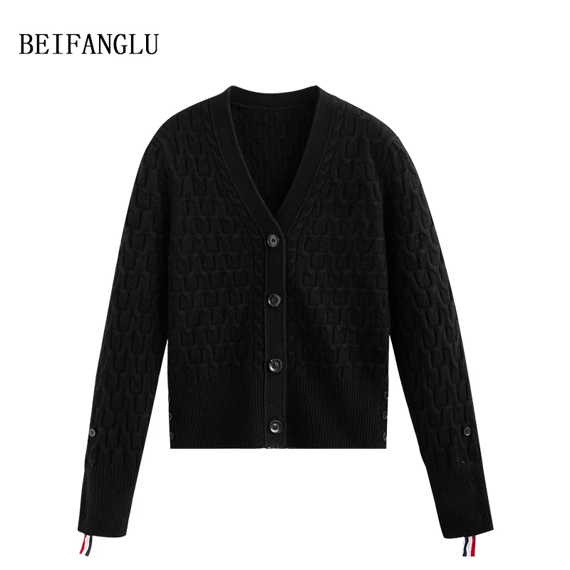 北方鹿 老钱风穿搭！绵羊毛立体提花V领条纹厚款针织开衫外套2323