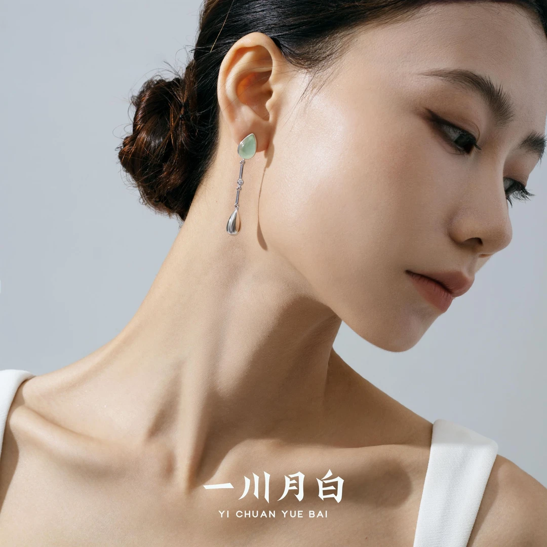 一川月白 925银莫桑石耳饰 一川月白纯银耳饰【坐听青泉耳环】