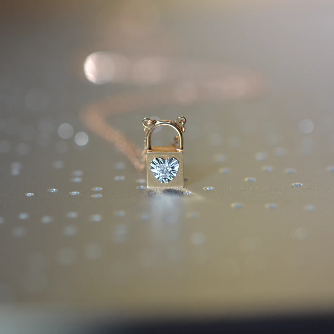 18K金镶嵌钻石锁骨项链吊坠女 6种佩戴模式 锁 心 时尚珠宝