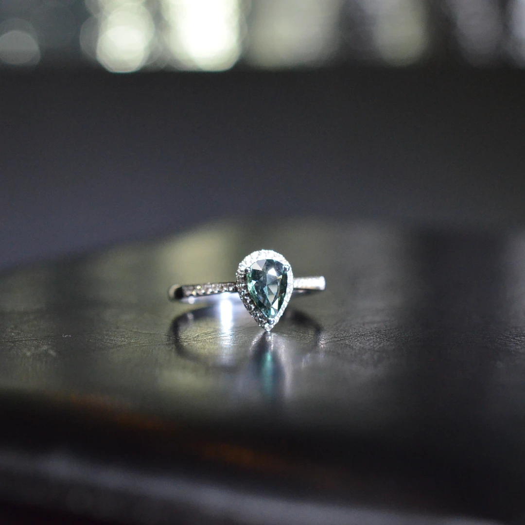 G18K金镶嵌天然彩色蓝绿色蓝宝石戒指女 配镶钻石 白金