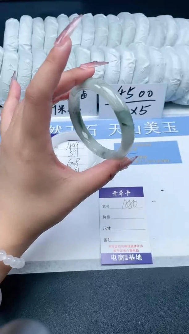 【闪购商品】石英质玉手镯未镶嵌A50-61.1