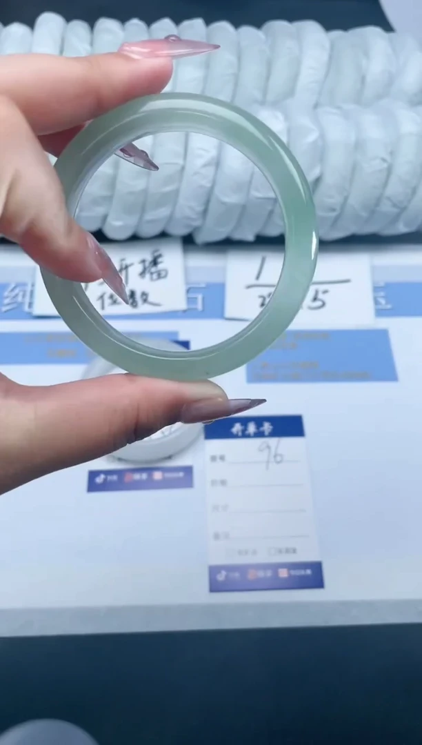 【闪购商品】石英质玉手镯未镶嵌96-54.1