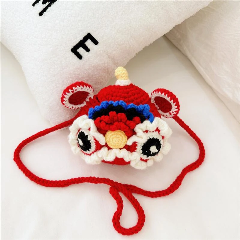 儿童背手工钩织中国风醒狮毛线包可爱新年宝宝零钱配饰斜挎包包女