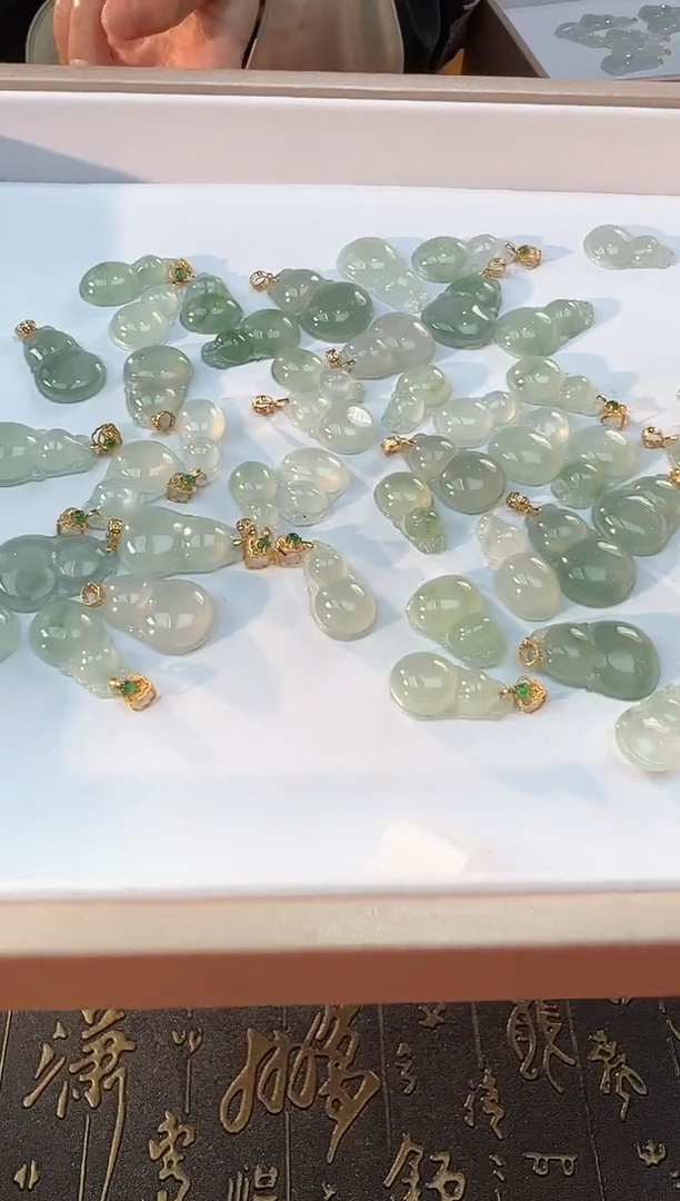 【闪购商品】翡翠颈饰18K金镶嵌葫芦 多样发货发其一